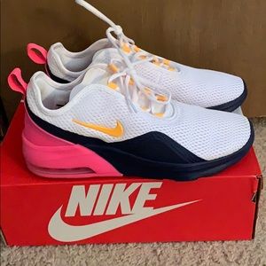 Women’s Nike Air Max Motion 2